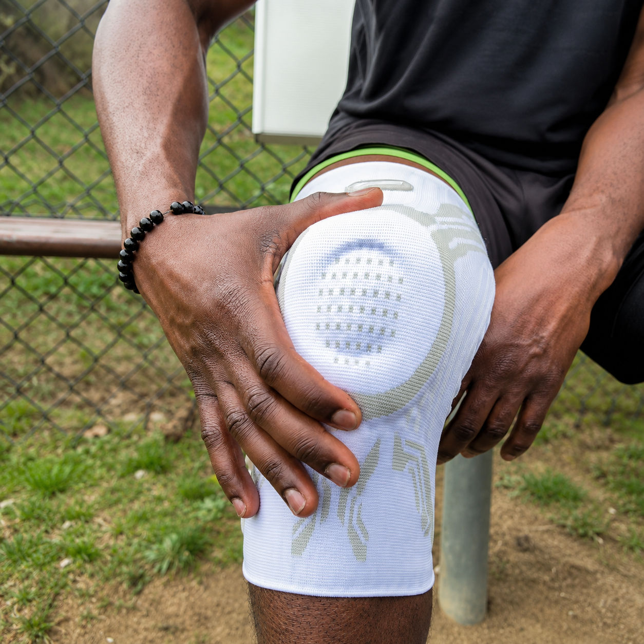 Adjustable Twist-to-Fit Knee Brace